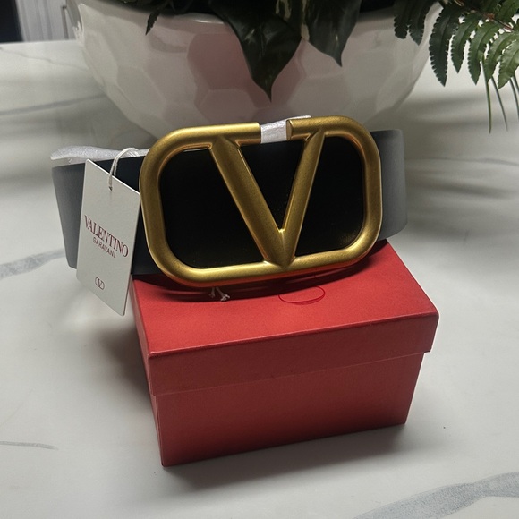 VALENTINO GARAVANI RÉVERSIBLE Widest Black & Red Leather Belt with Gold V Buckle - Picture 8 of 17